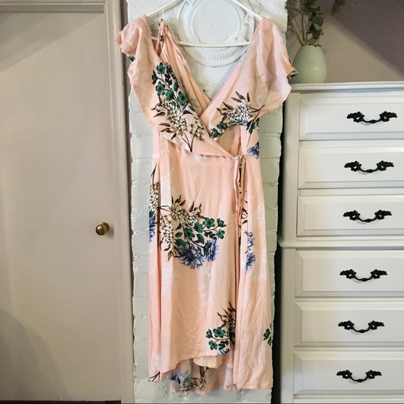 Dex blush floral asymmetrical wrap dress in Large - Picture 5 of 15